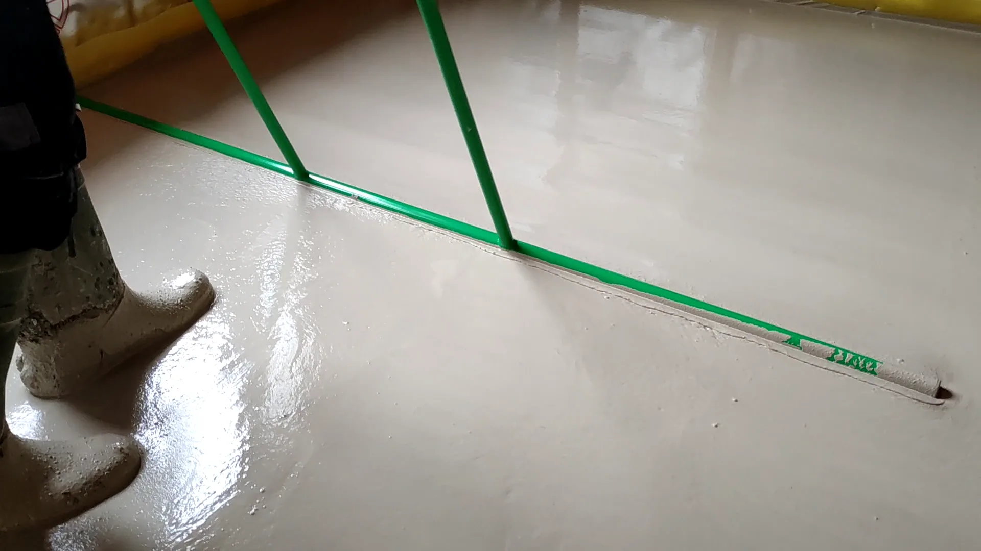 Metex green dapple bar in use in Gyvlon liquid screed